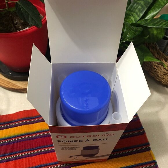 NEW Outbound Water Pump, 10 L, 5 Gallon Water Jug, Never Used Camping Cottage - Picture 4 of 8